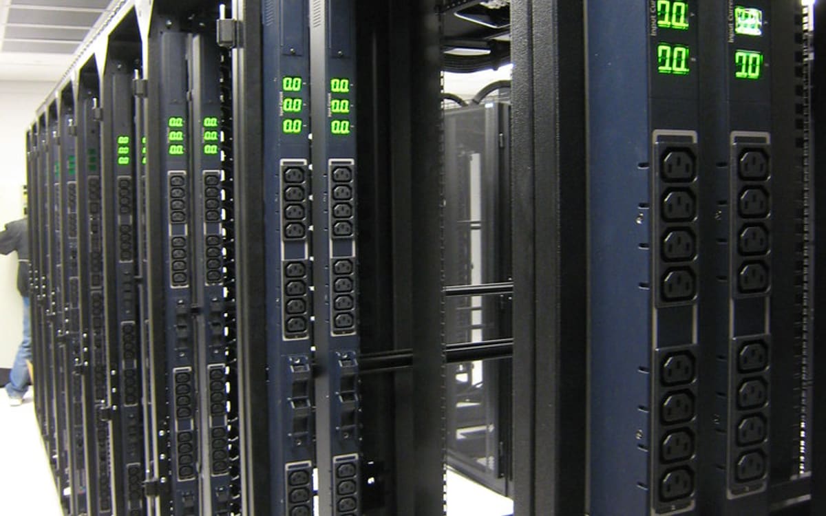 Data-centre environmental monitoring & custom dashboard